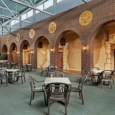 Ramada By Wyndham Fredericton Hotel Exterior foto