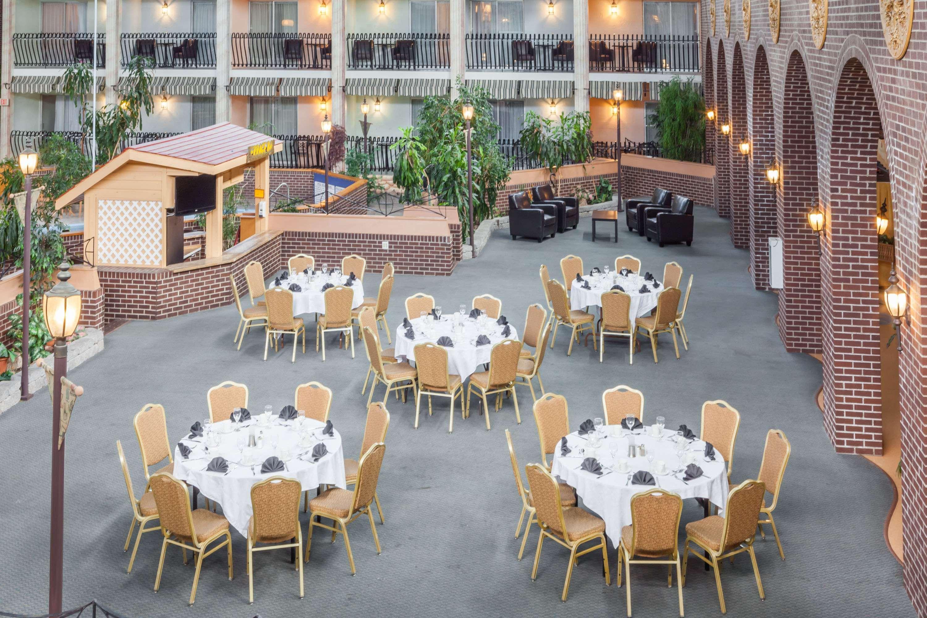 Ramada By Wyndham Fredericton Hotel Exterior foto